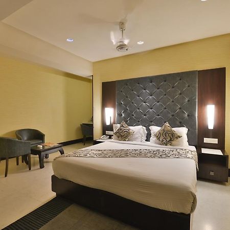 The Golden Oak Hotel Raipur  Luaran gambar