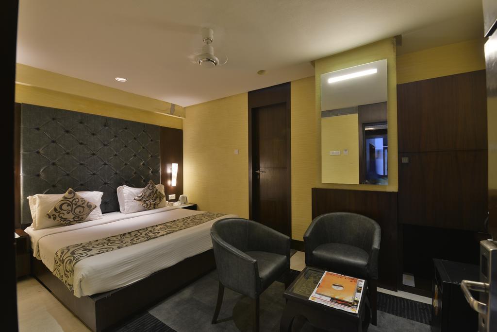 The Golden Oak Hotel Raipur  Luaran gambar