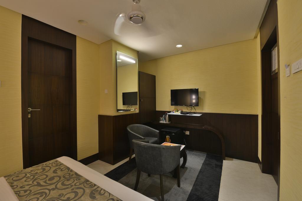 The Golden Oak Hotel Raipur  Luaran gambar