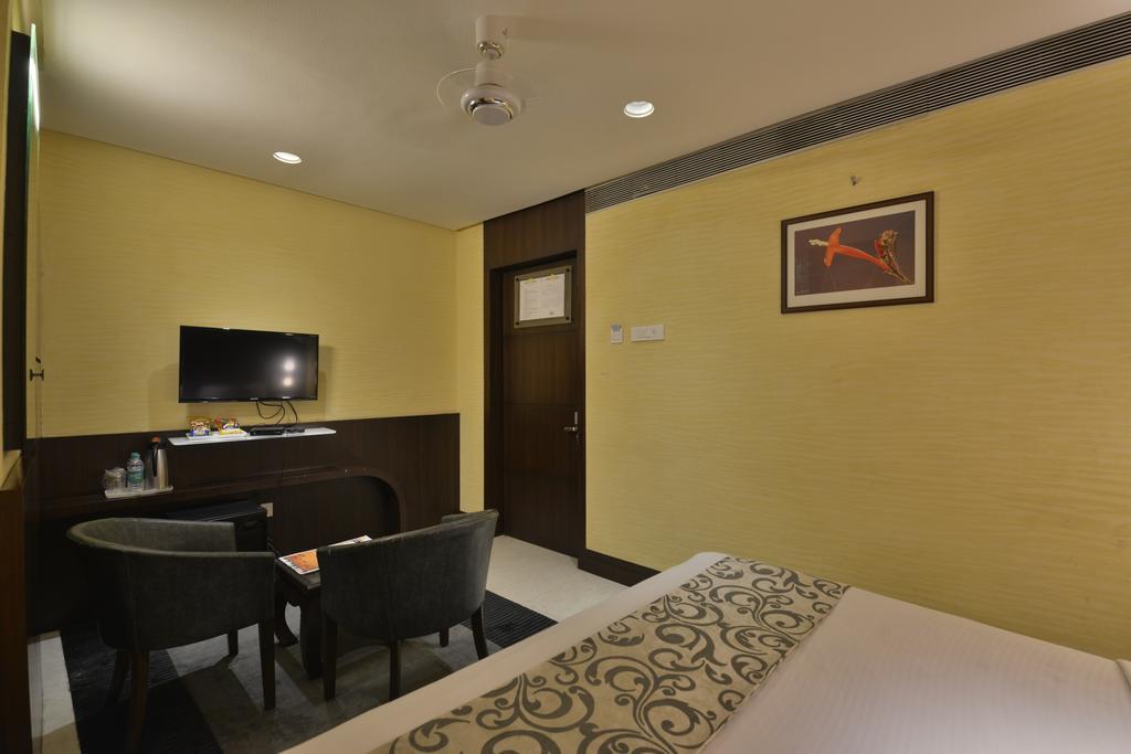 The Golden Oak Hotel Raipur  Luaran gambar