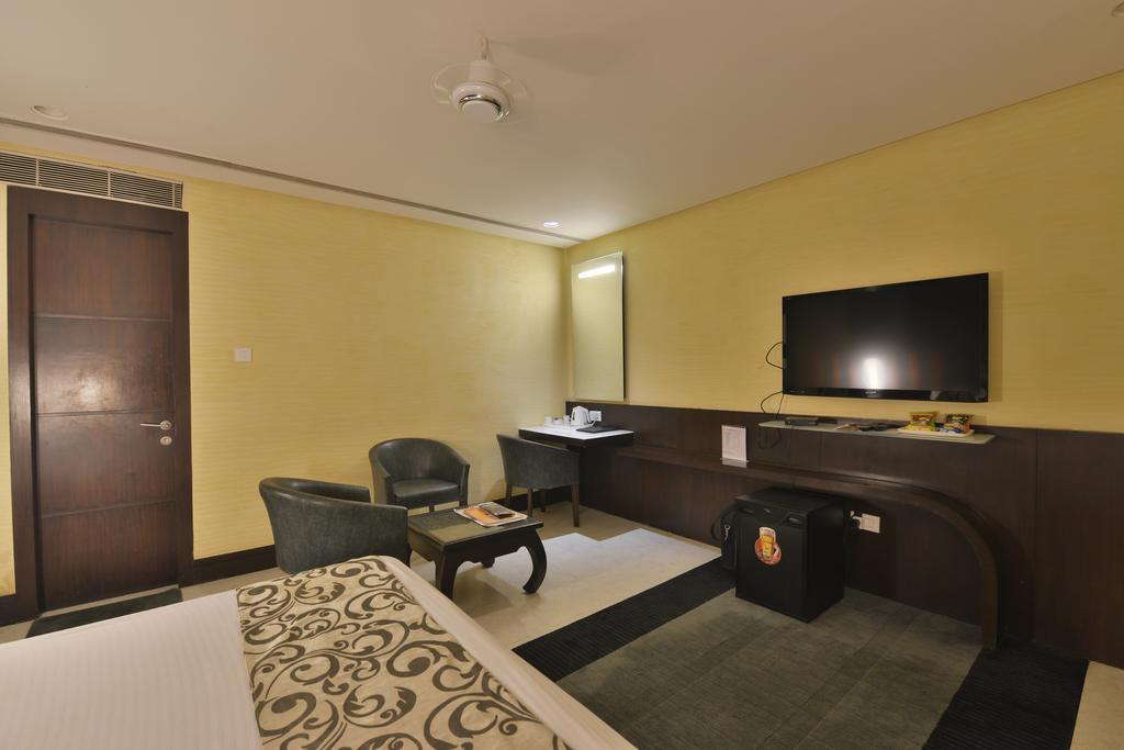 The Golden Oak Hotel Raipur  Luaran gambar
