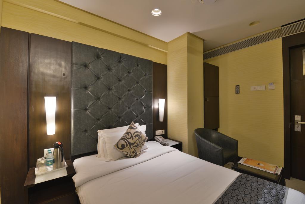 The Golden Oak Hotel Raipur  Luaran gambar