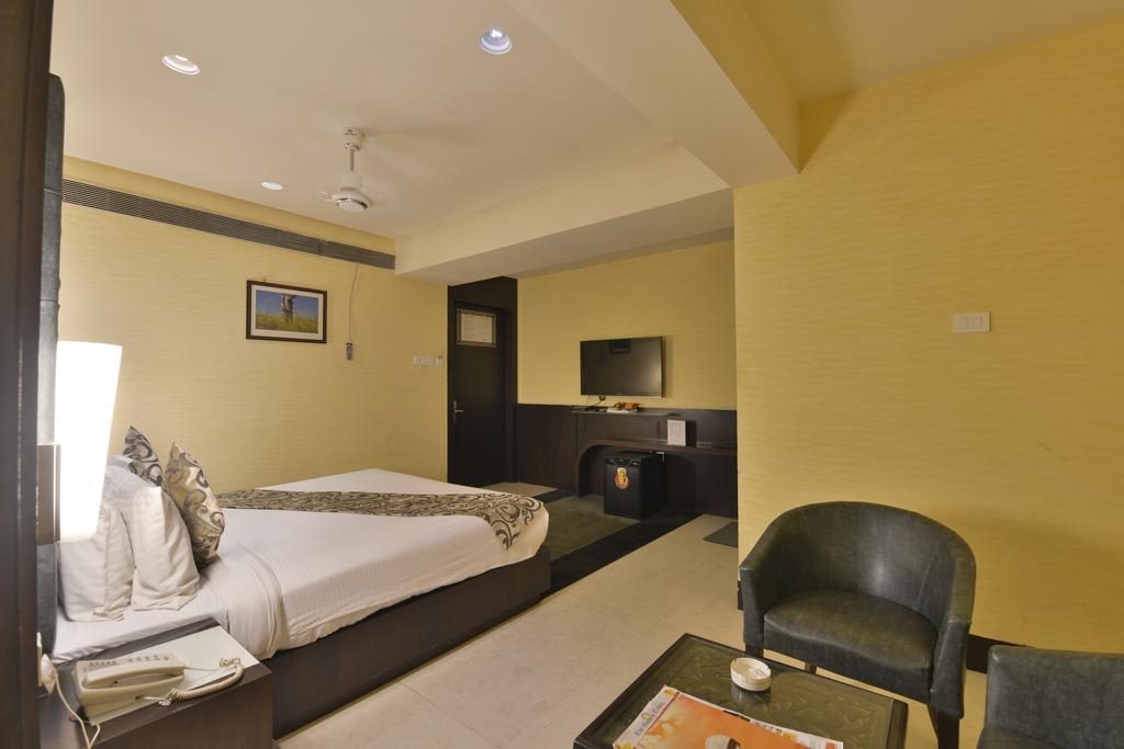 The Golden Oak Hotel Raipur  Luaran gambar